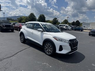Used 2021 Nissan Kicks SV image 1