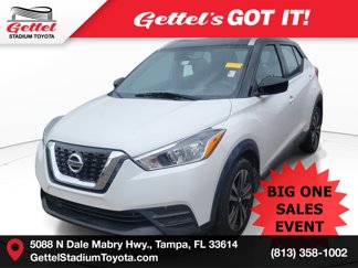 Used 2019 Nissan Kicks SV image 1
