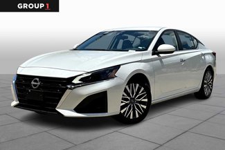 Certified 2023 Nissan Altima 2.5 SV image 1
