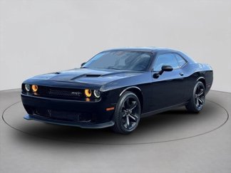 Used 2016 Dodge Challenger SXT image 1