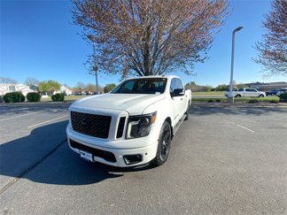 Used 2019 Nissan Titan SV w/ SV Convenience Package image 1