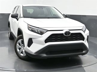 Used 2022 Toyota RAV4 LE image 1
