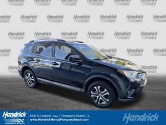 Used 2017 Toyota RAV4 LE image 1
