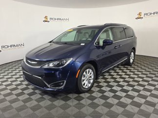 Used 2018 Chrysler Pacifica Touring-L image 1