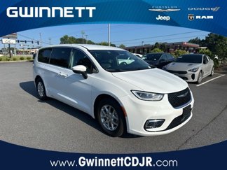 Used 2023 Chrysler Pacifica Touring-L image 1