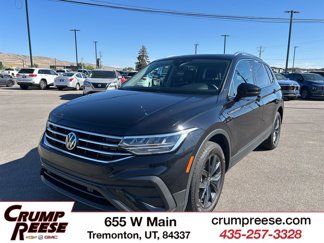 Used 2023 Volkswagen Tiguan SE w/ Panoramic Sunroof Package image 1