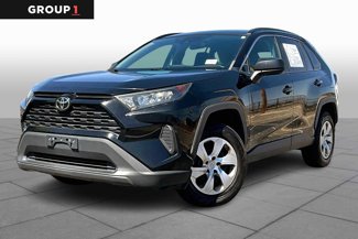 Used 2021 Toyota RAV4 LE image 1
