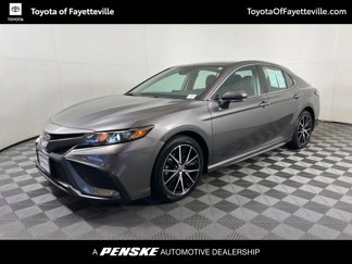 Used 2022 Toyota Camry SE image 1