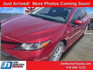 Used 2020 Toyota Camry LE image 1