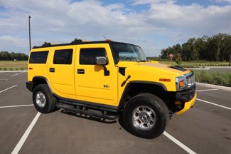 Used 2003 HUMMER H2 w/ Preferred Equipment Group image 1