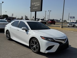 Used 2020 Toyota Camry SE image 1