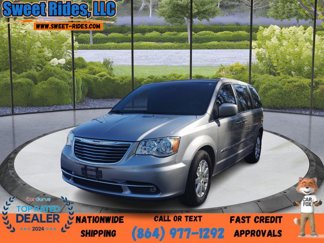 Used 2015 Chrysler Town & Country Touring image 1