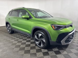 New 2025 Volkswagen Taos SE image 1