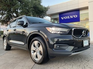 Used 2022 Volvo XC40 T5 Momentum image 1