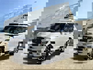 Used 2015 INFINITI QX80 2WD w/ Deluxe Technology Package image 1