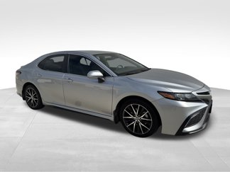 Used 2022 Toyota Camry SE image 1