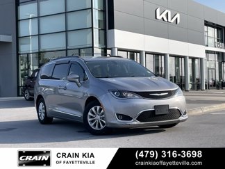 Used 2017 Chrysler Pacifica Touring-L image 1