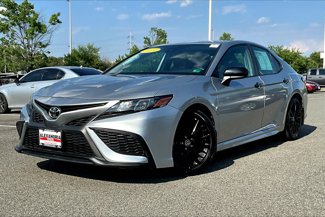 Used 2021 Toyota Camry SE image 1