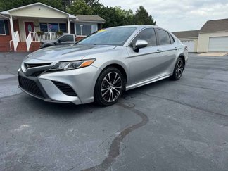 Used 2020 Toyota Camry SE image 1