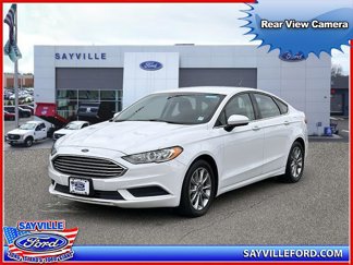 Used 2017 Ford Fusion SE image 1