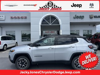 Used 2024 Jeep Compass Trailhawk w/ Trailhawk Elite Group image 1