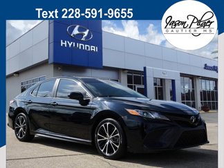 Used 2020 Toyota Camry SE image 1