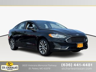 Used 2020 Ford Fusion SE image 1