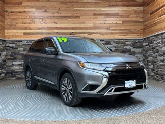 Used 2019 Mitsubishi Outlander ES image 1