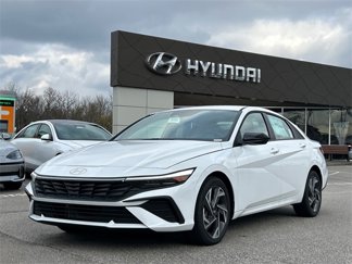 New 2025 Hyundai Elantra SEL image 1