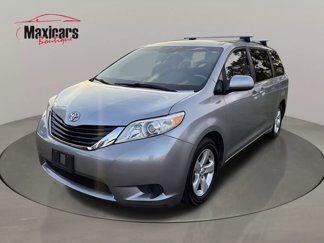 Used 2011 Toyota Sienna LE image 1