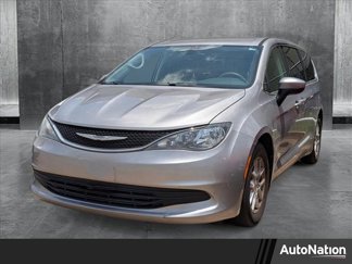 Used 2017 Chrysler Pacifica LX image 1