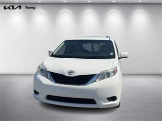 Used 2012 Toyota Sienna LE image 1