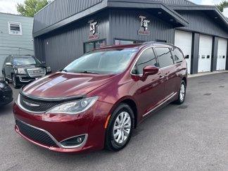 Used 2017 Chrysler Pacifica Touring-L image 1