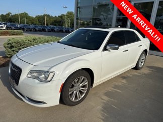 Used 2016 Chrysler 300 C image 1
