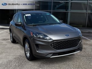 Used 2022 Ford Escape SE image 1