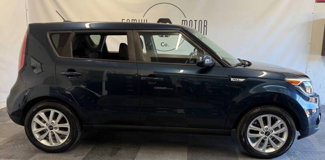 Used 2017 Kia Soul + image 1