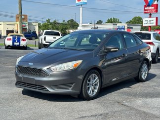 Used 2017 Ford Focus SE image 1