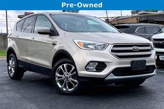 Used 2017 Ford Escape SE w/ SE Cold Weather Package image 1
