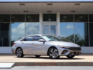 New 2025 Hyundai Elantra Limited image 1