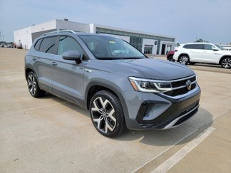 Used 2022 Volkswagen Taos SEL image 1