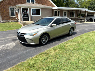 Used 2015 Toyota Camry SE image 1