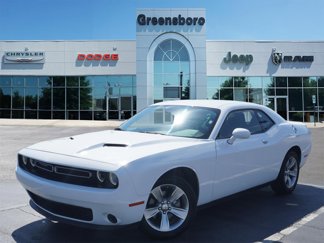 Used 2022 Dodge Challenger SXT image 1