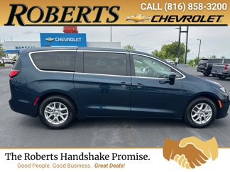 Used 2023 Chrysler Pacifica Touring-L image 1