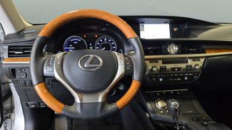 Used 2013 Lexus ES 300h image 1
