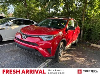 Used 2016 Toyota RAV4 LE image 1