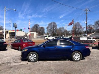 Used 2011 Toyota Camry LE image 1