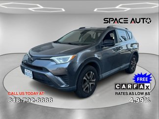 Used 2018 Toyota RAV4 LE image 1