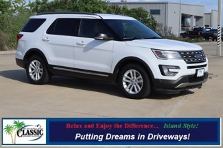 Used 2017 Ford Explorer XLT image 1