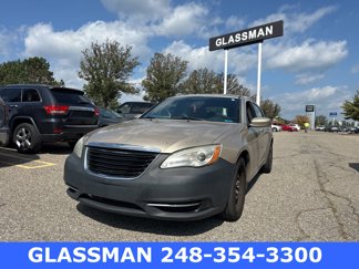 Used 2014 Chrysler 200 LX image 1