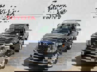 Used 2018 Nissan Titan SV image 1